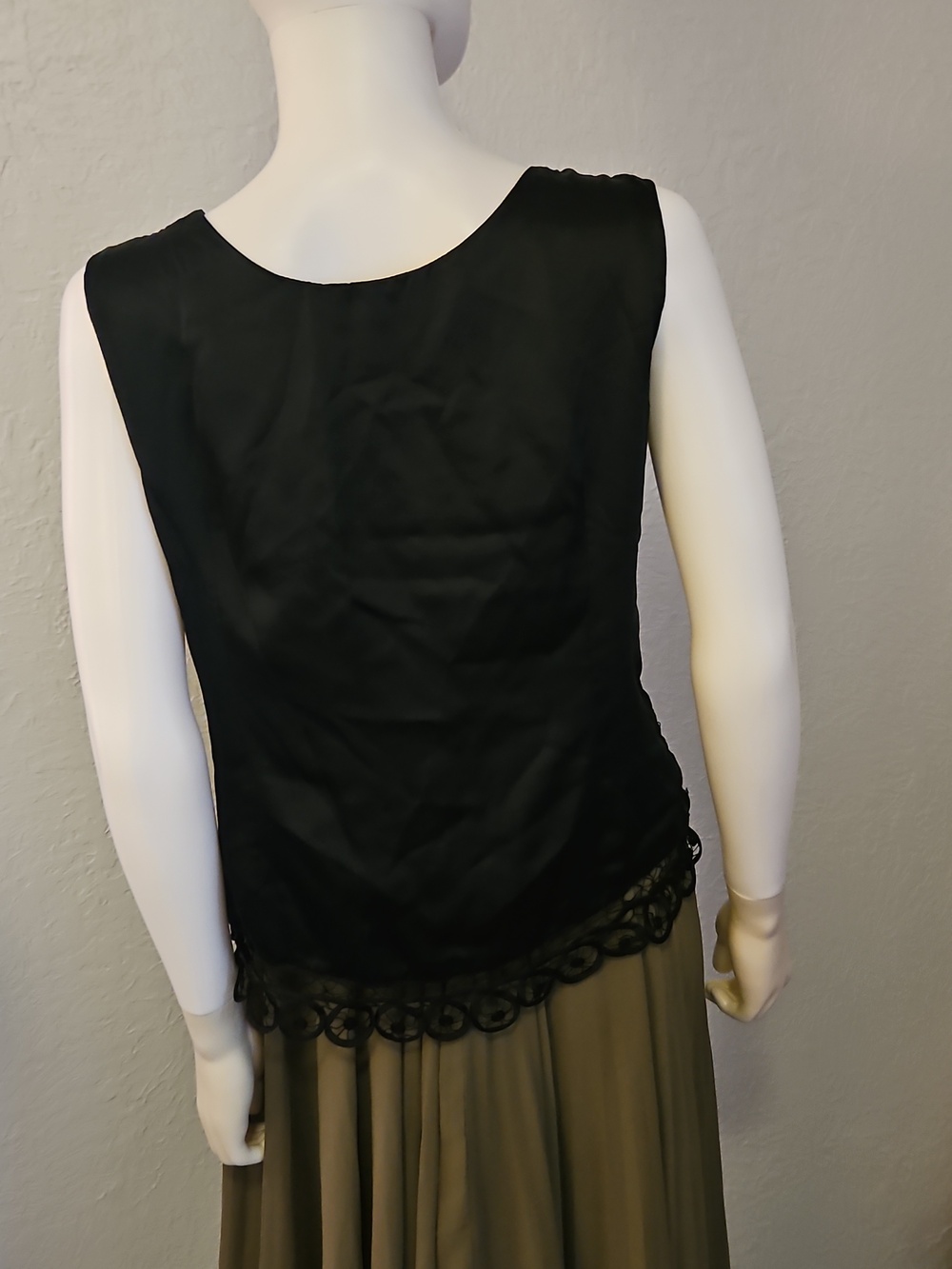SOULMATES Black Silk Swirl Lace Overlay Sleeveless Top - Picture 6 of 8